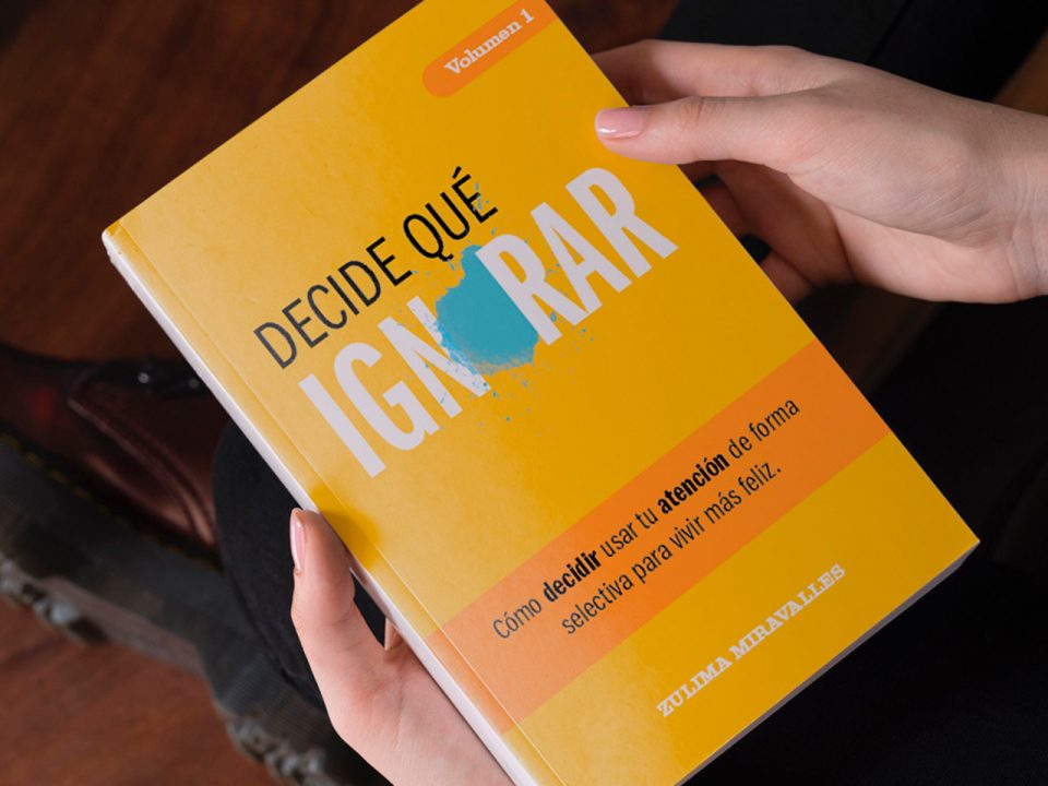 Ejemplo de parte del diseño y maquetación del libro Decide qué Ignorar