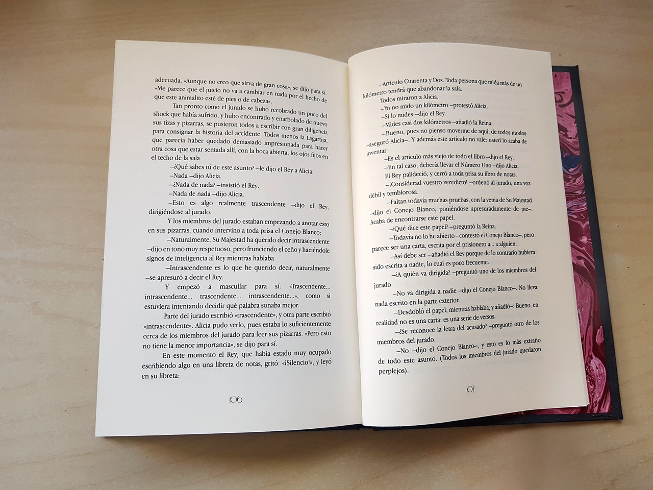 Ejemplo de parte del diseño y maquetación del libro Alicia en el País de las Maravillas